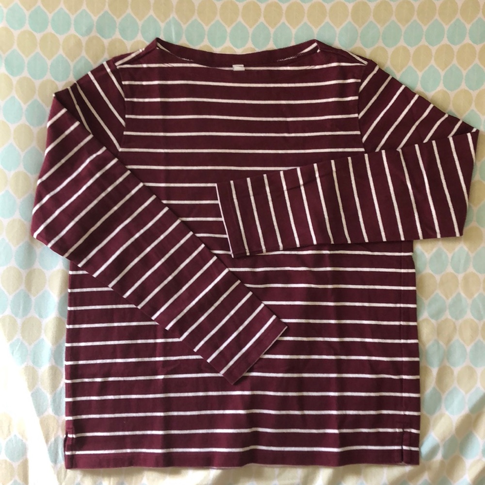 ‼️3/$15‼️  Uniqlo Maroon White Strip Boxy Knit Top